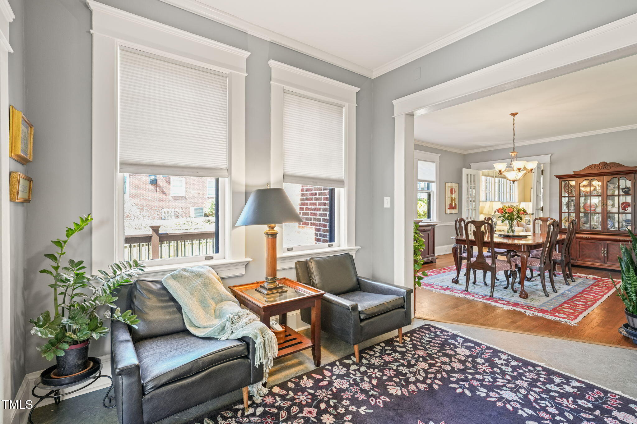 1009 W Markham Avenue