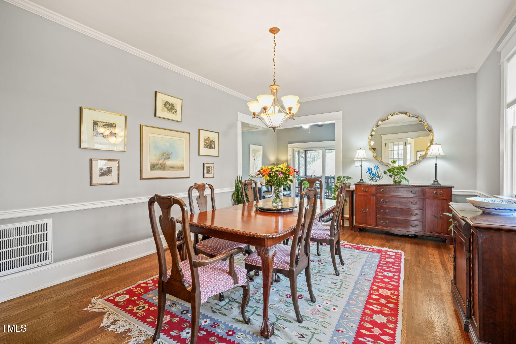 1009 W Markham Avenue