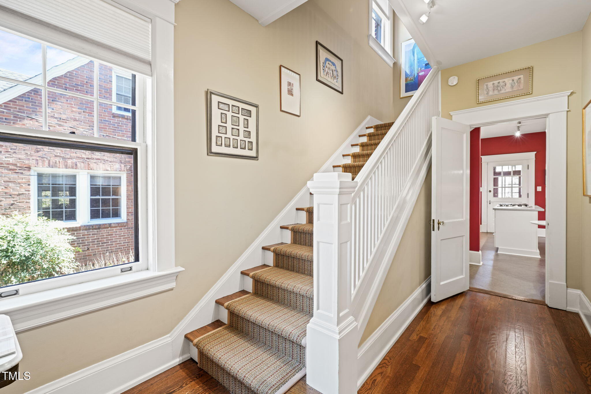 1009 W Markham Avenue