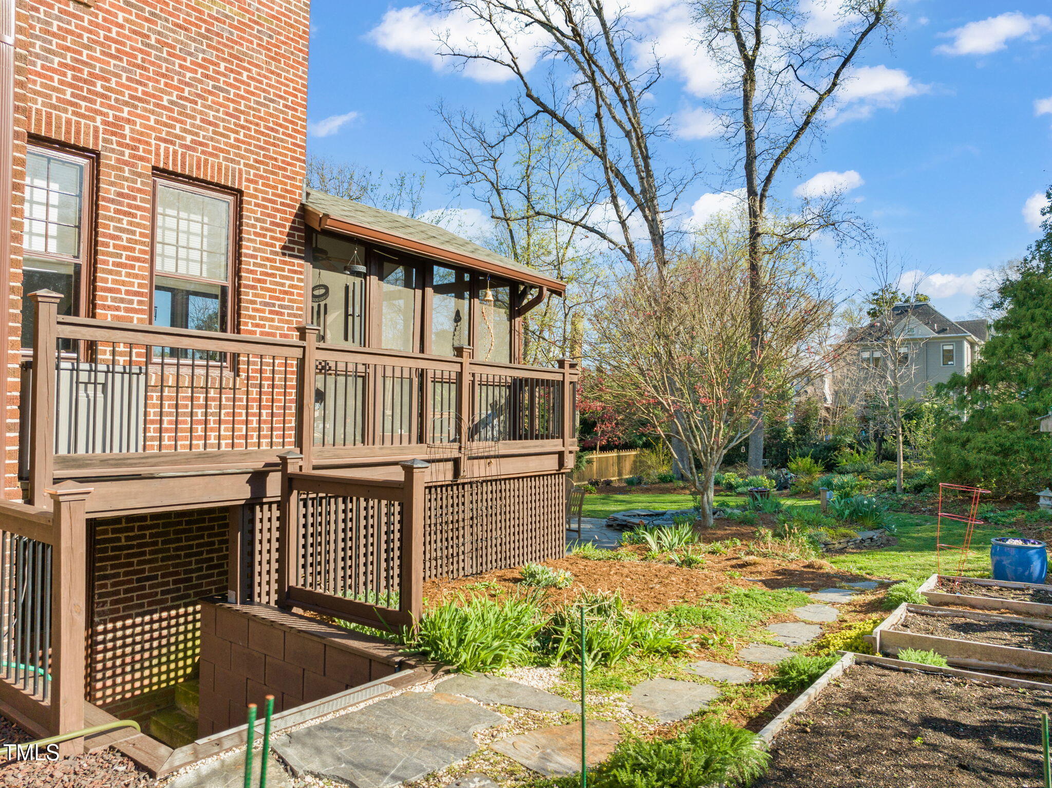 1009 W Markham Avenue