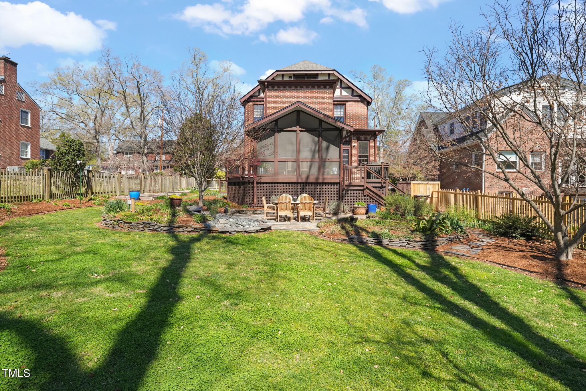 1009 W Markham Avenue