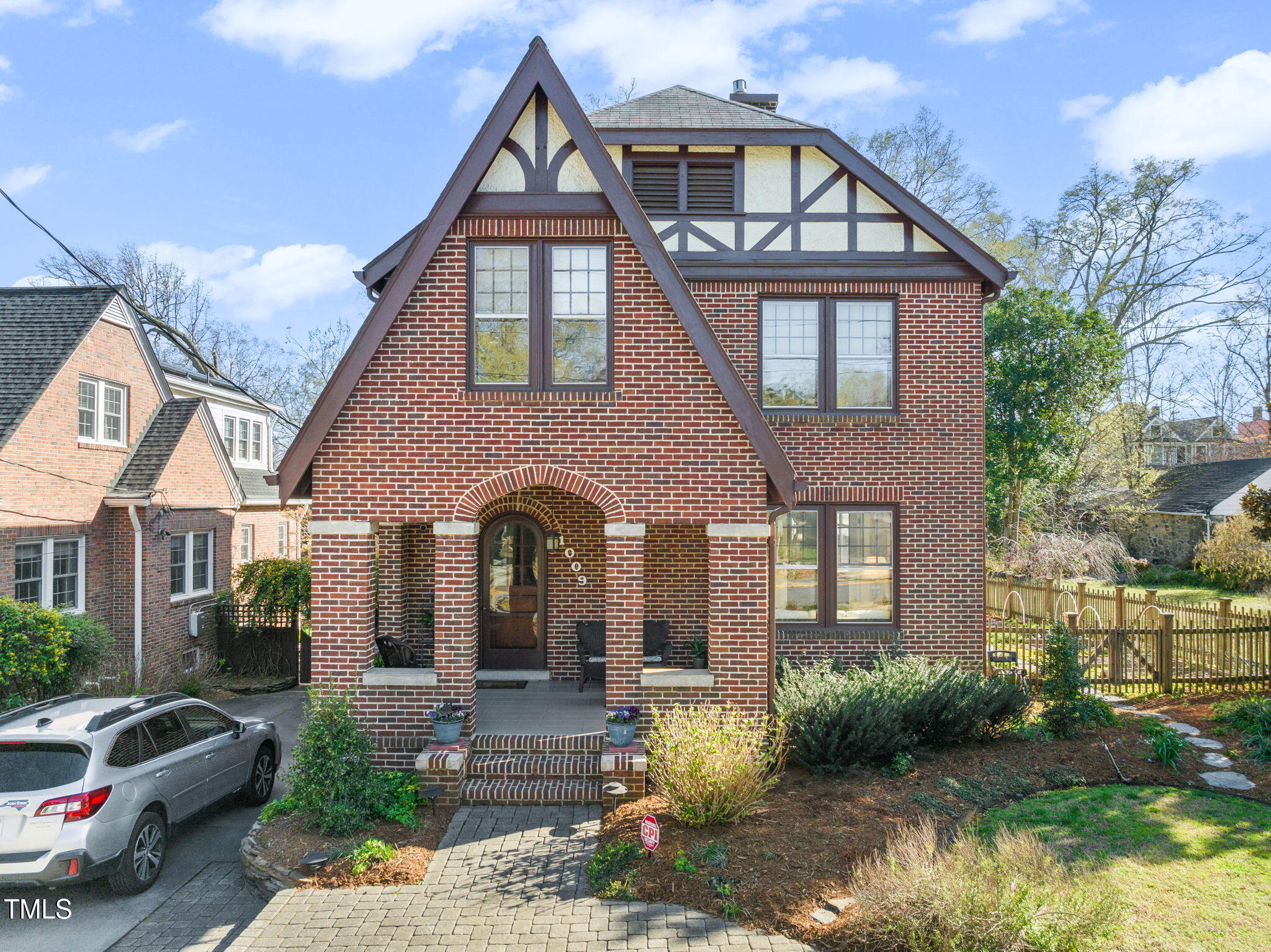 1009 W Markham Avenue