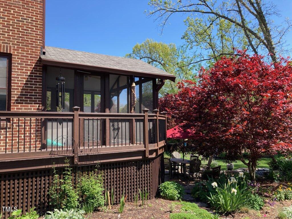 1009 W Markham Avenue