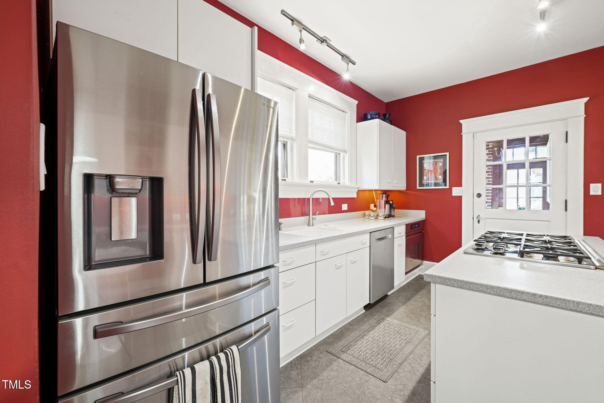 1009 W Markham Avenue