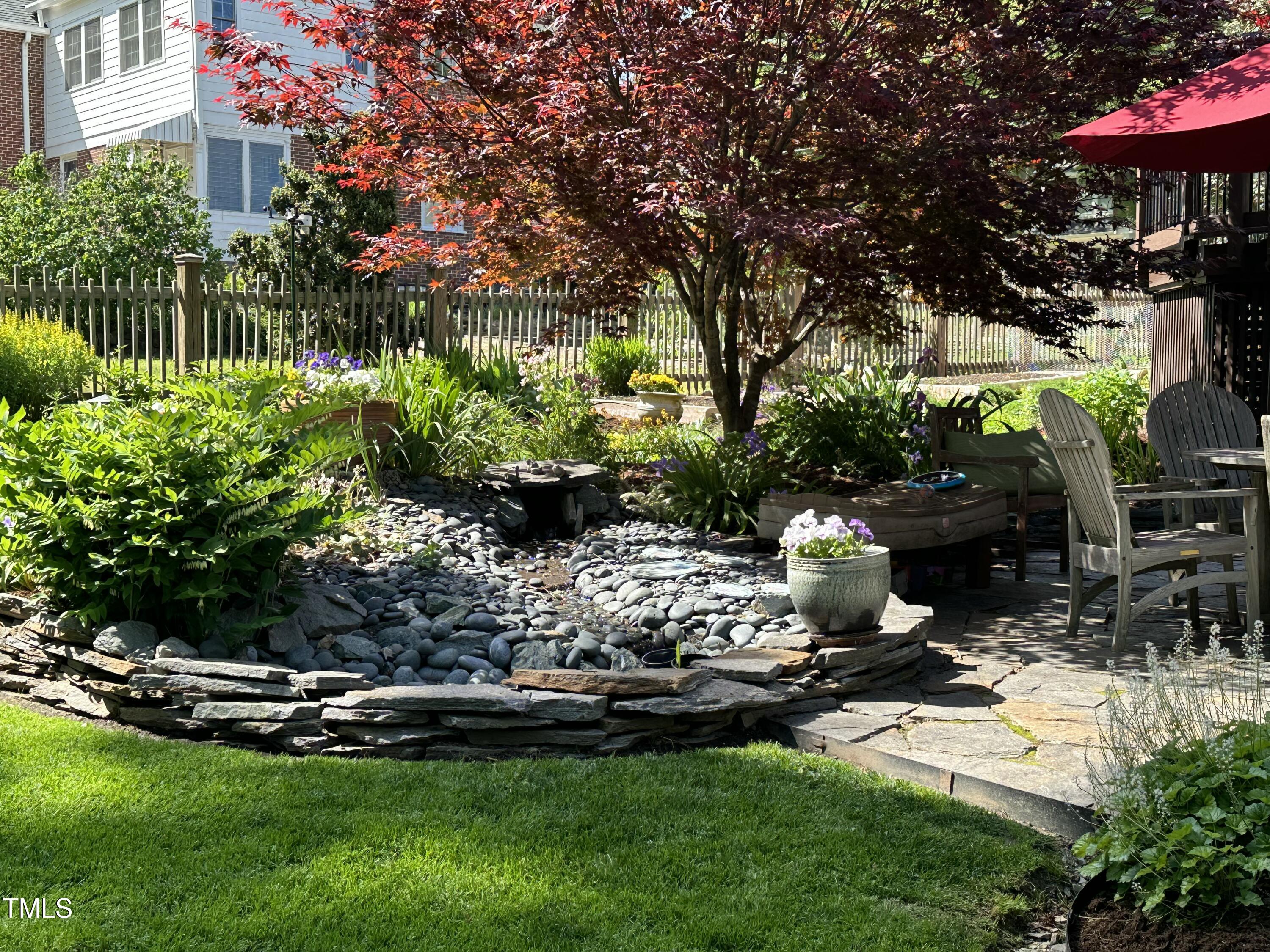 1009 W Markham Avenue