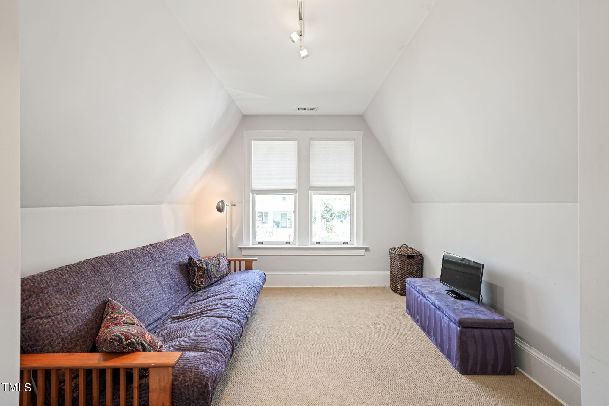 1009 W Markham Avenue