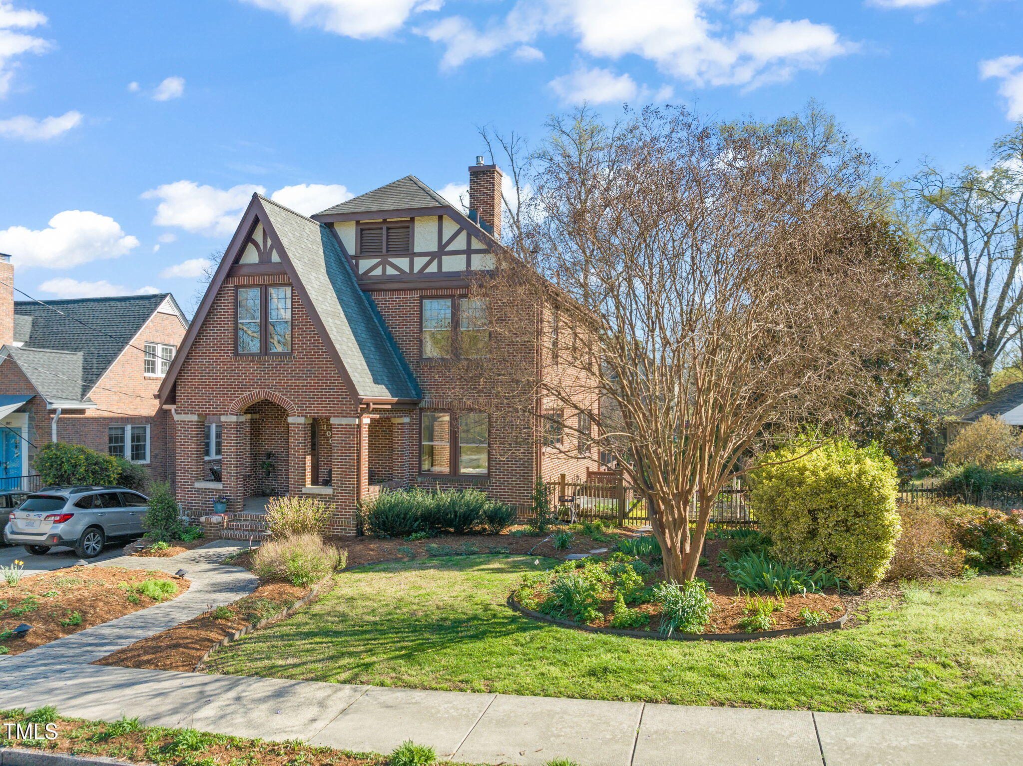 1009 W Markham Avenue