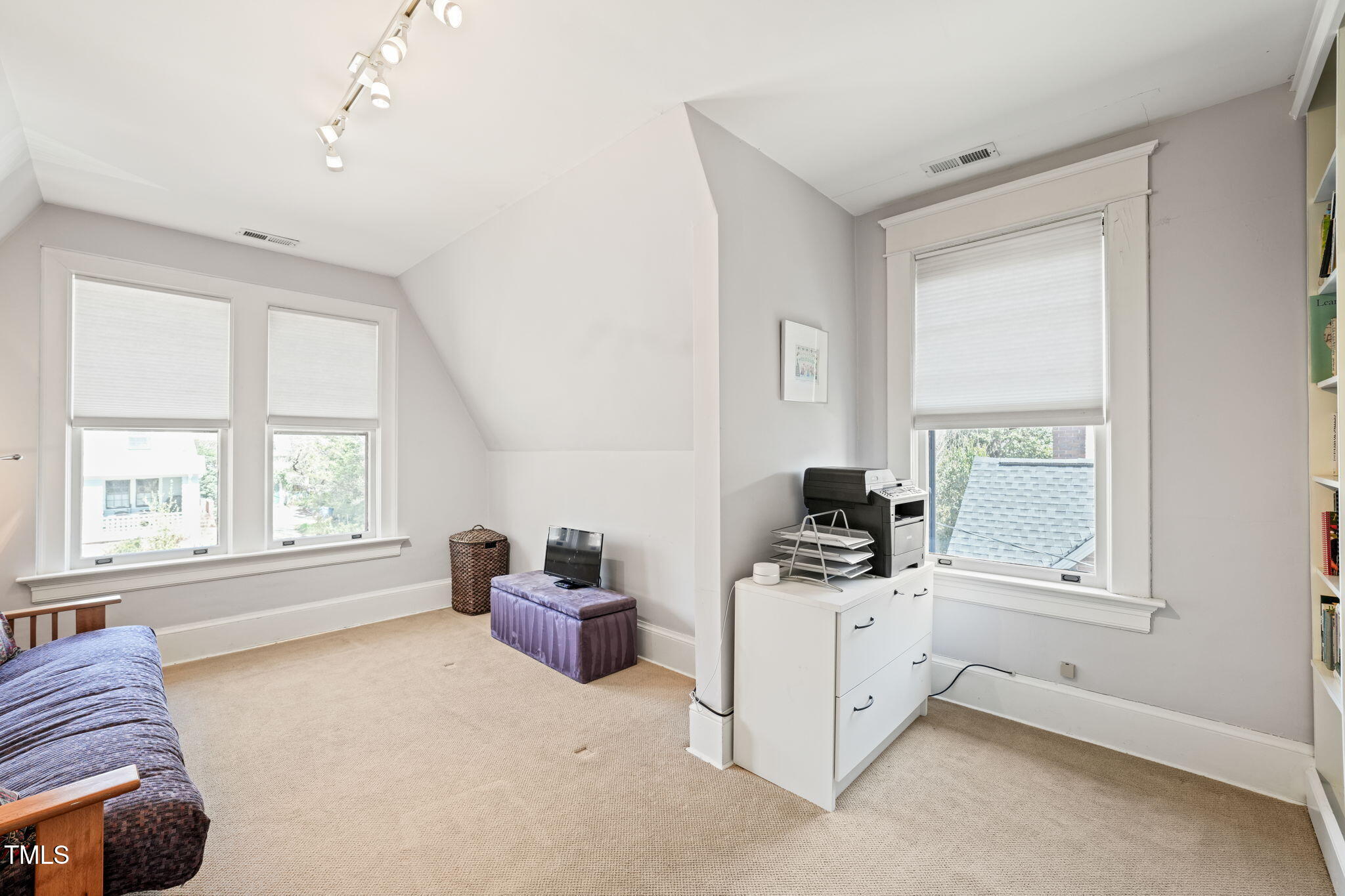 1009 W Markham Avenue
