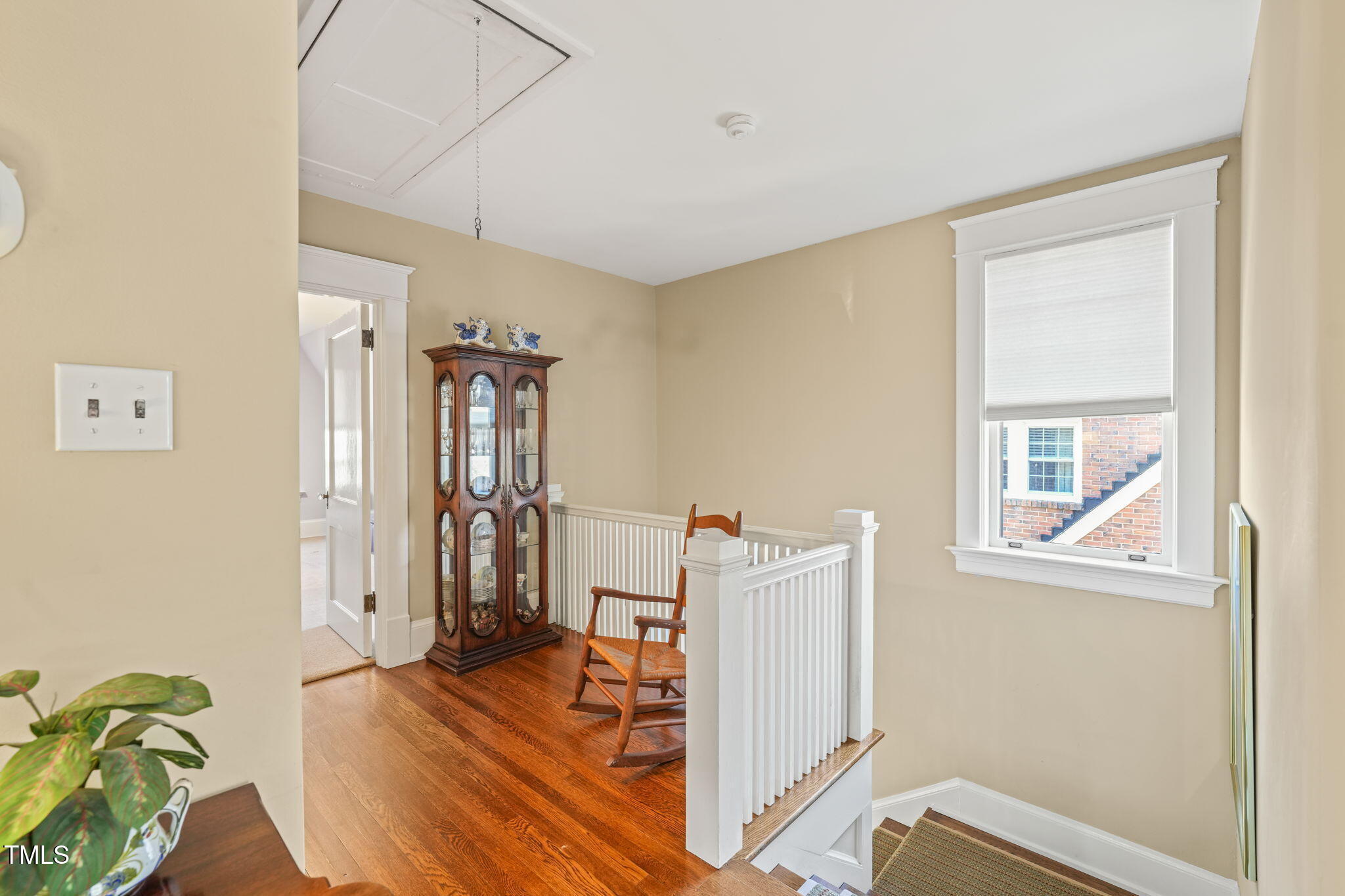 1009 W Markham Avenue