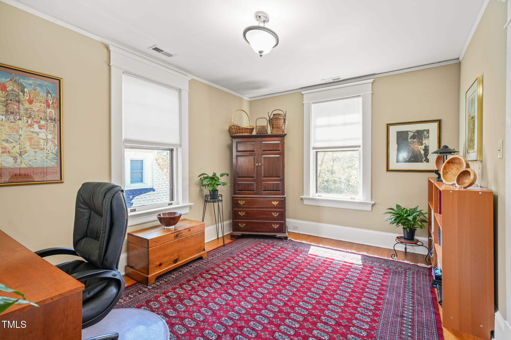 1009 W Markham Avenue