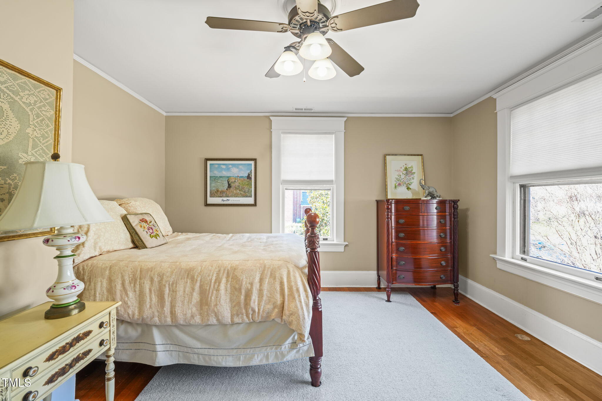 1009 W Markham Avenue