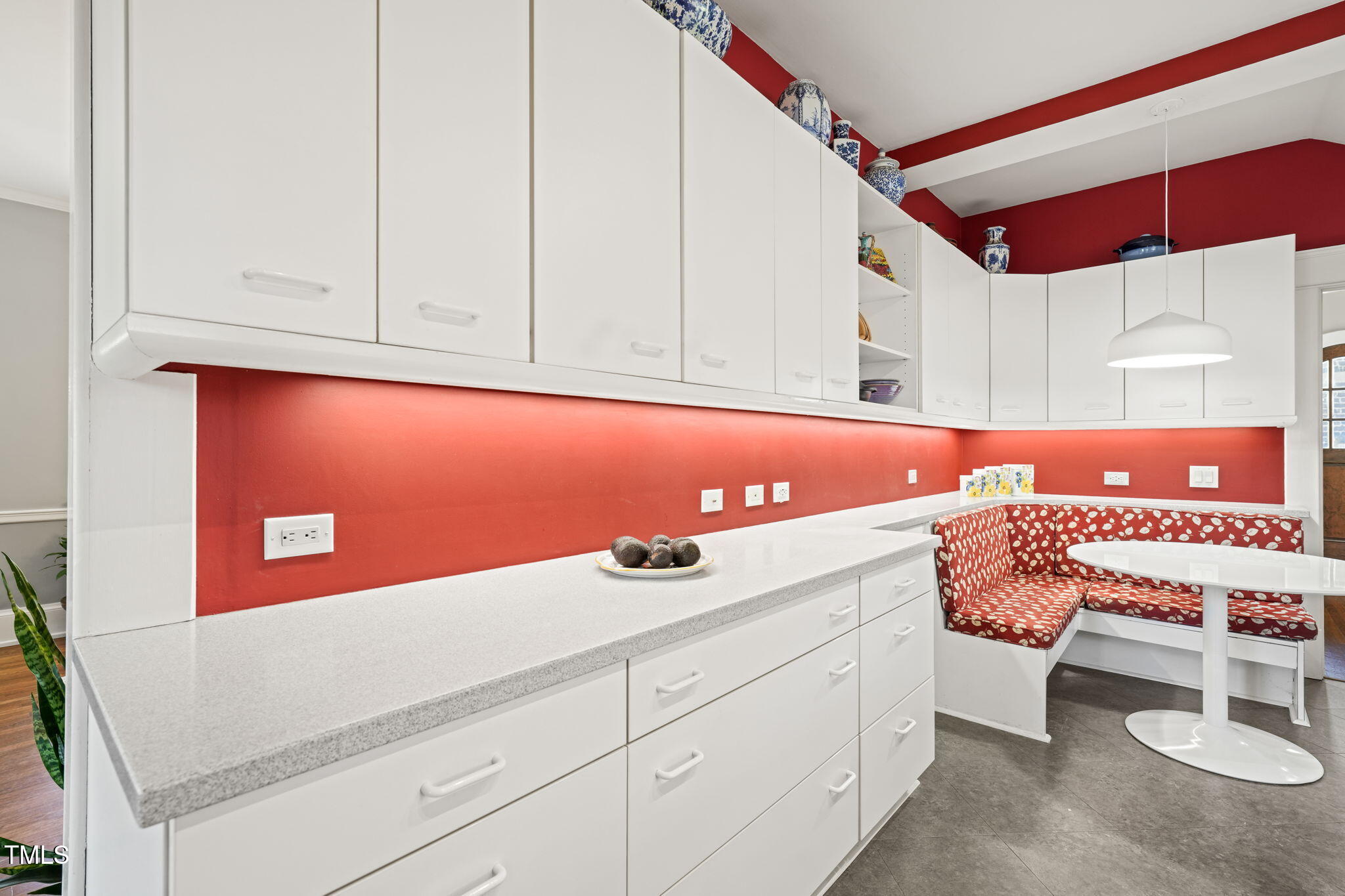 1009 W Markham Avenue