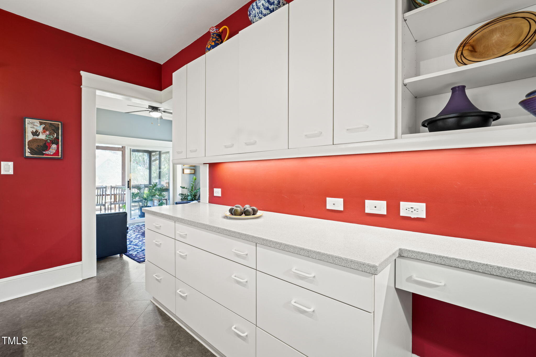 1009 W Markham Avenue