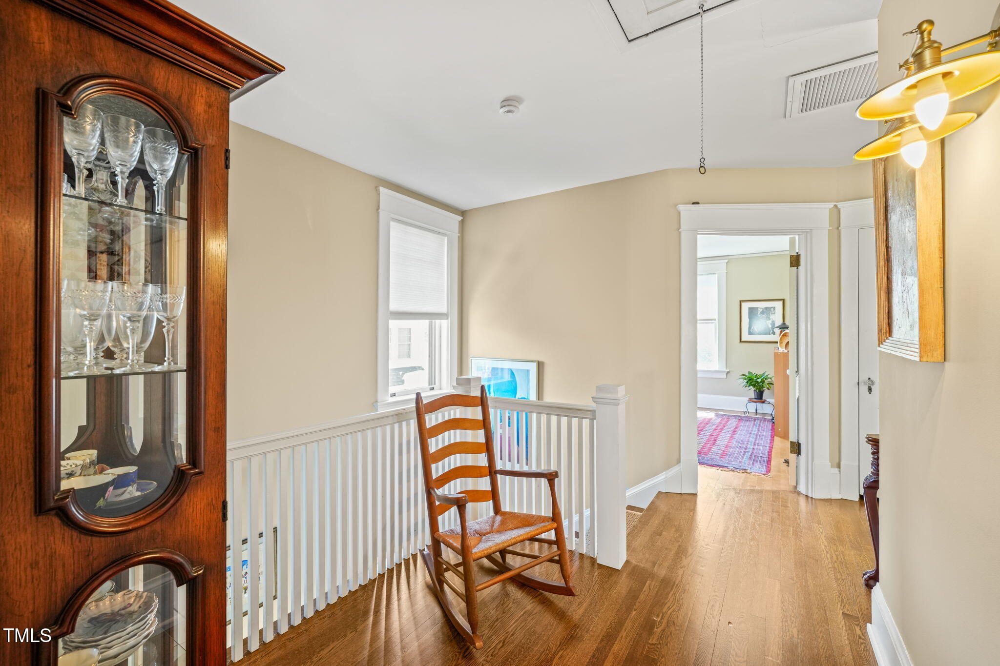 1009 W Markham Avenue