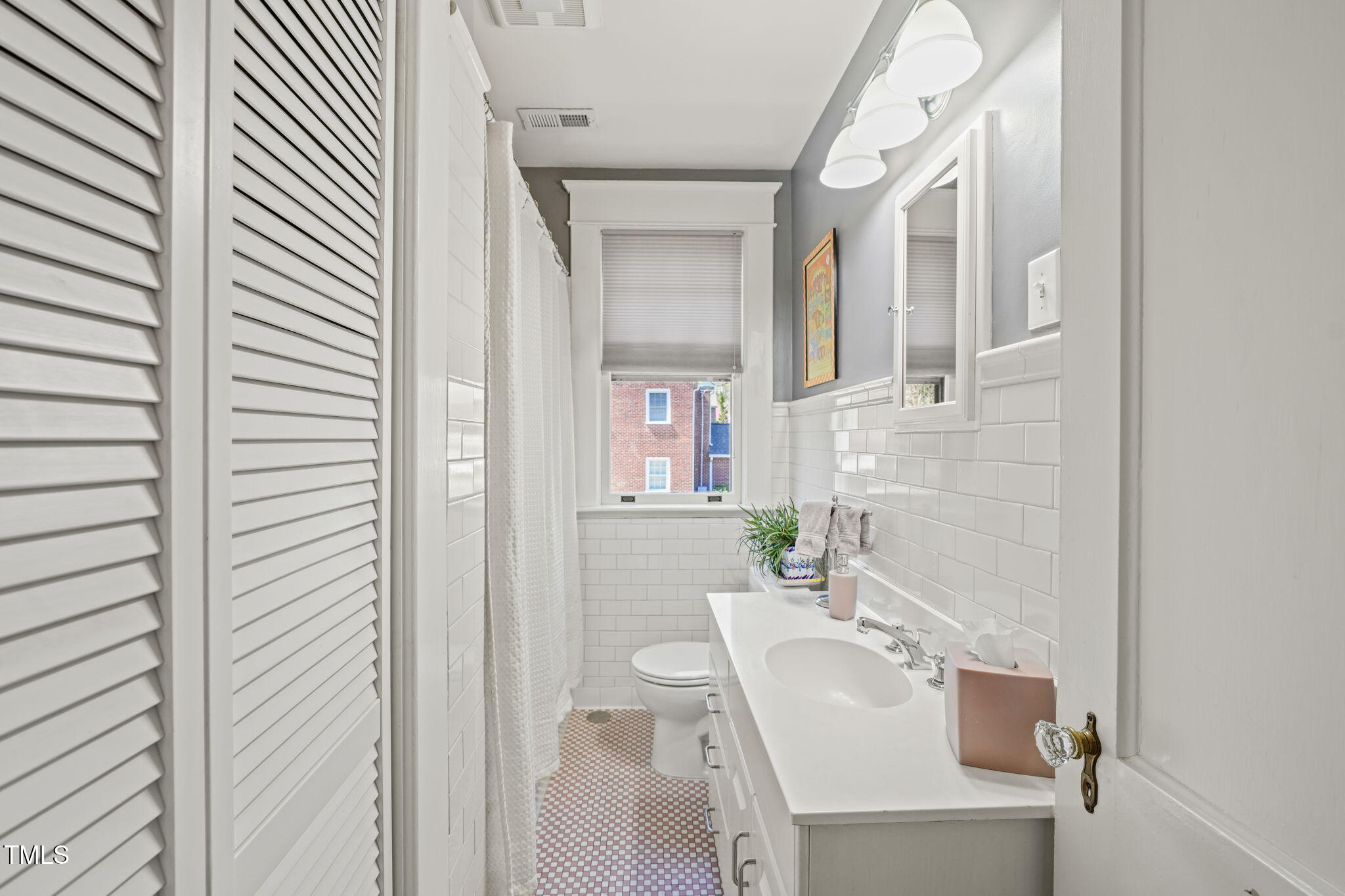 1009 W Markham Avenue