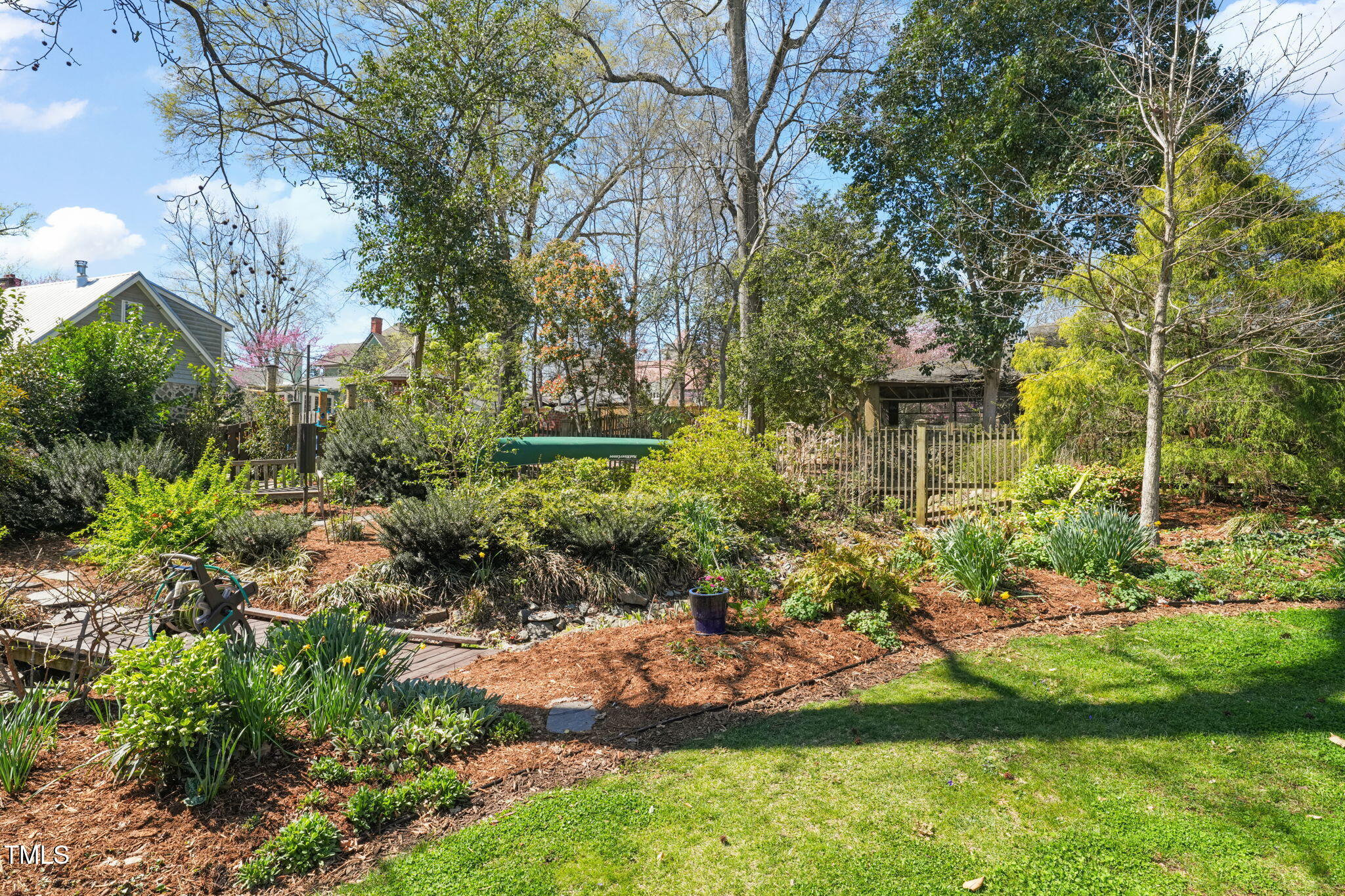 1009 W Markham Avenue