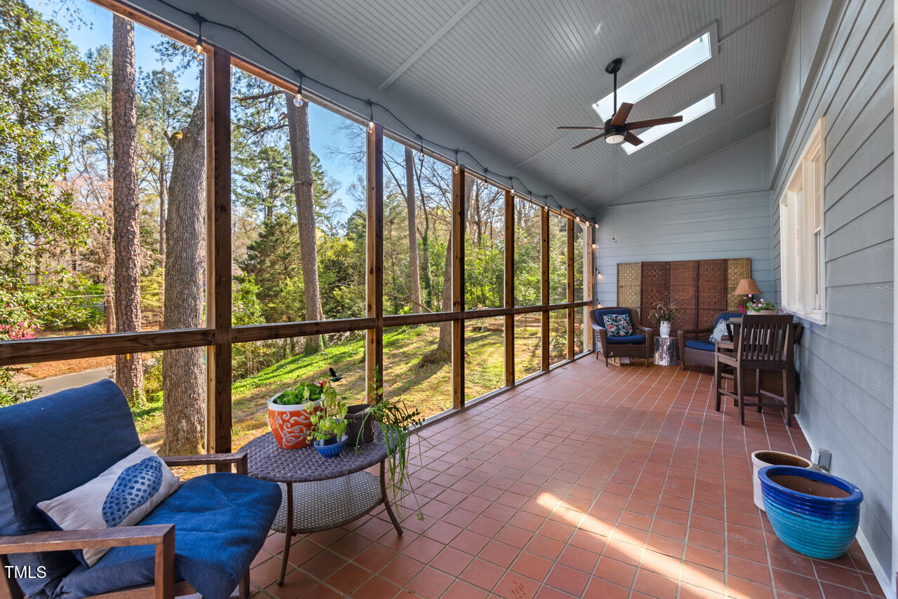 122 W Woodridge Drive