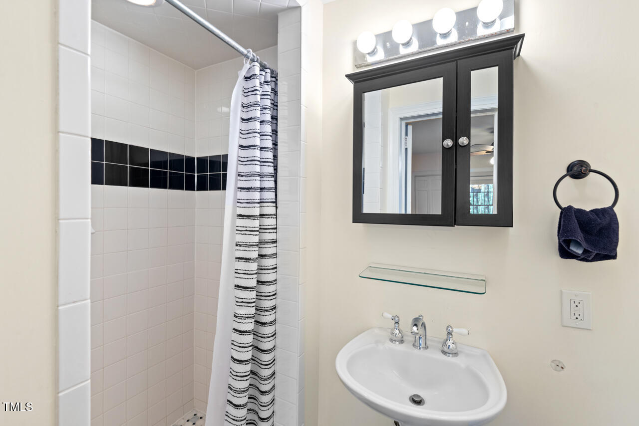 122 W Woodridge Drive