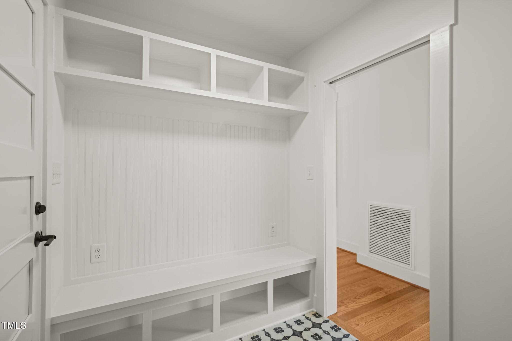 7950 Country Knoll Road