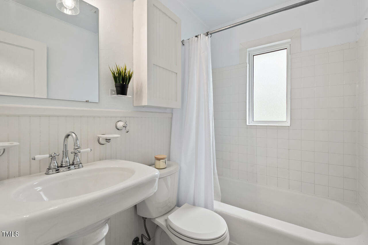 304 W Maynard Avenue