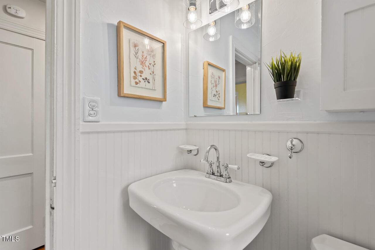 304 W Maynard Avenue