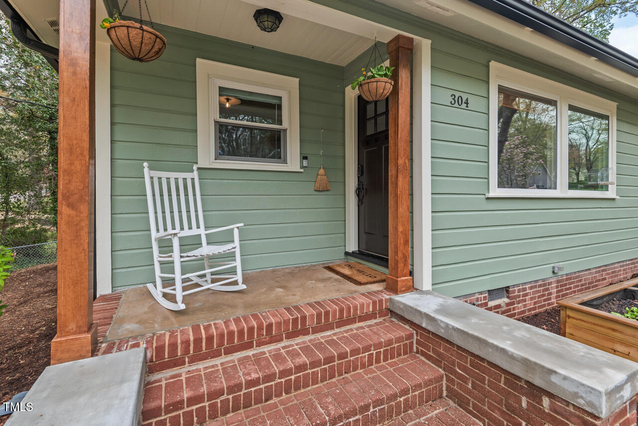 304 W Maynard Avenue