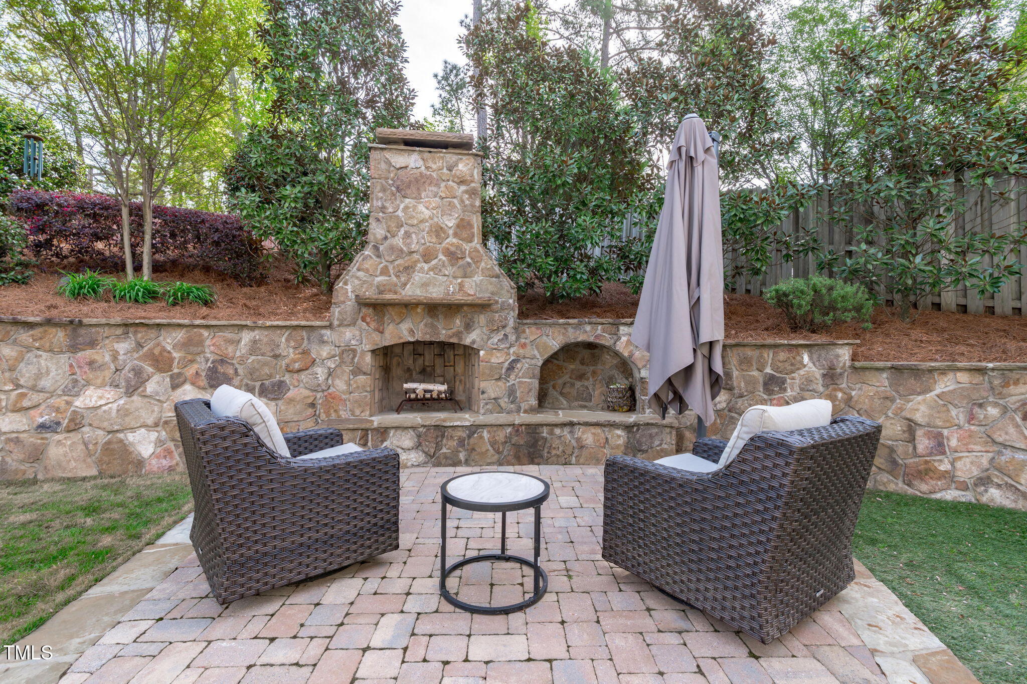 2109 Hemlock Hill Drive