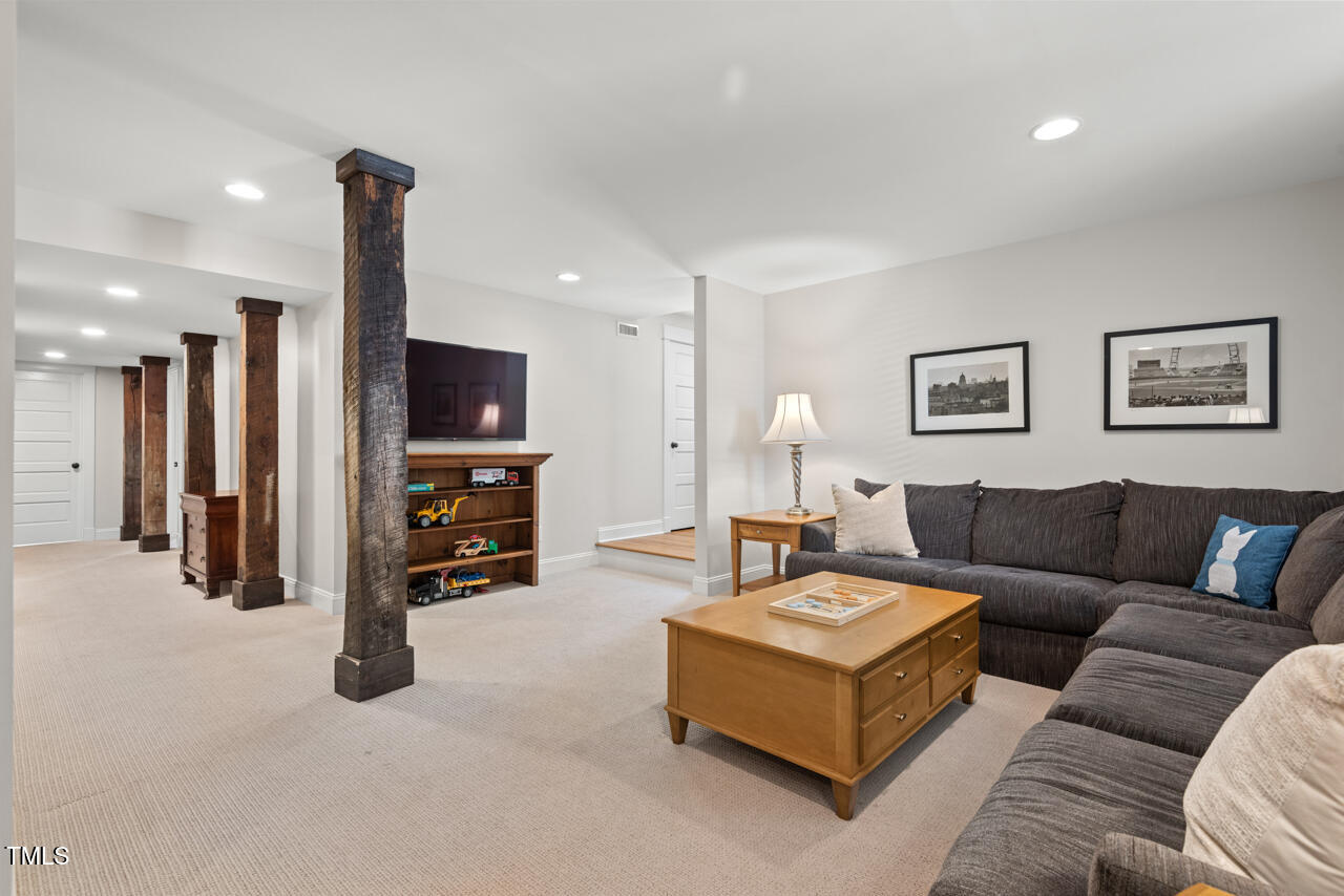 2416 W Club Boulevard