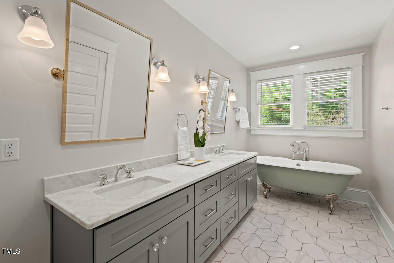 2416 W Club Boulevard