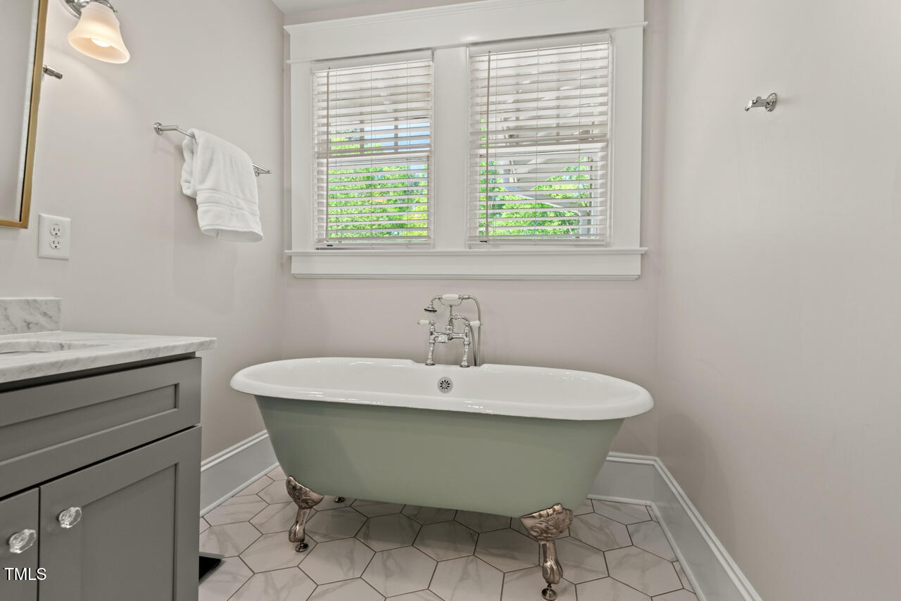 2416 W Club Boulevard