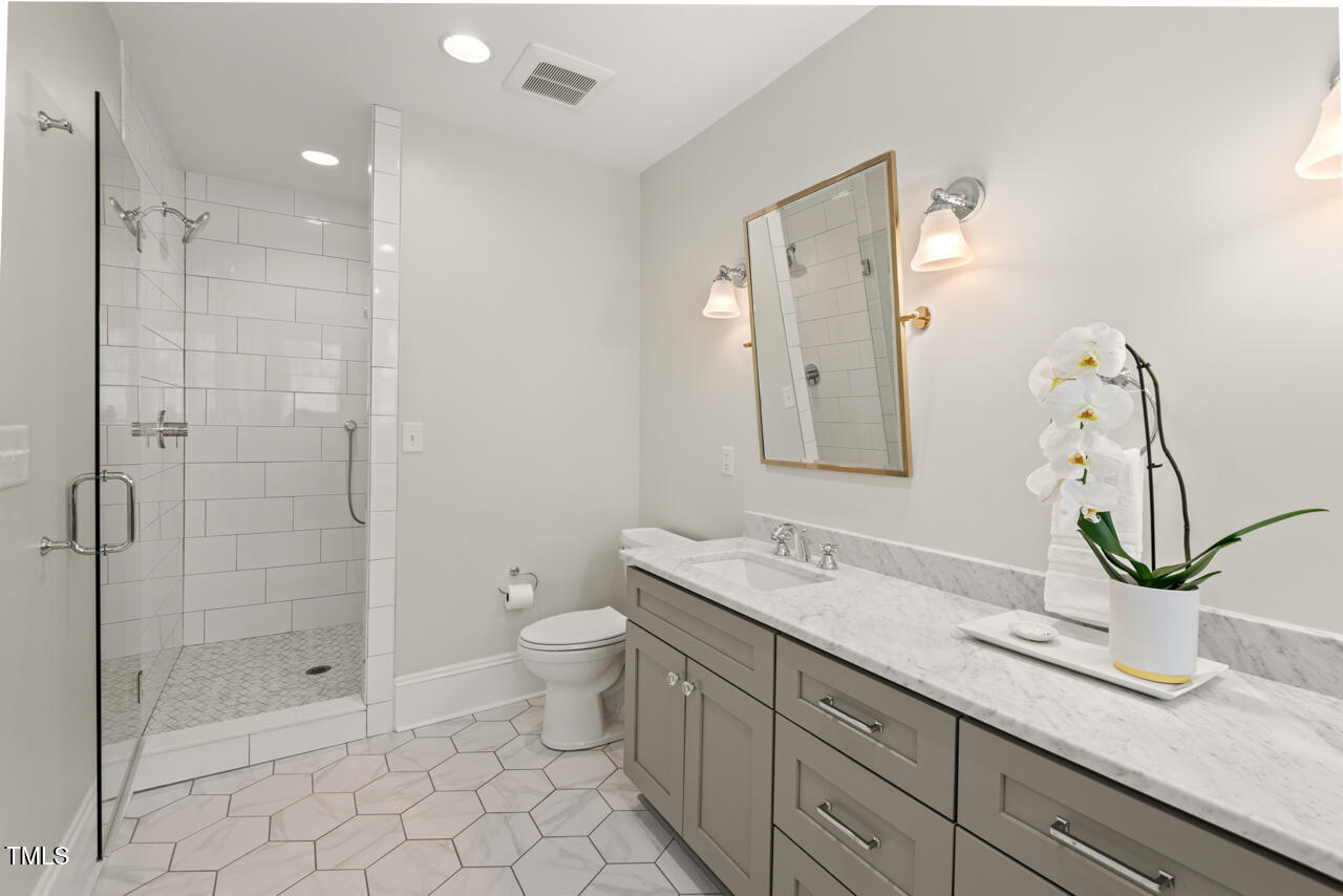 2416 W Club Boulevard