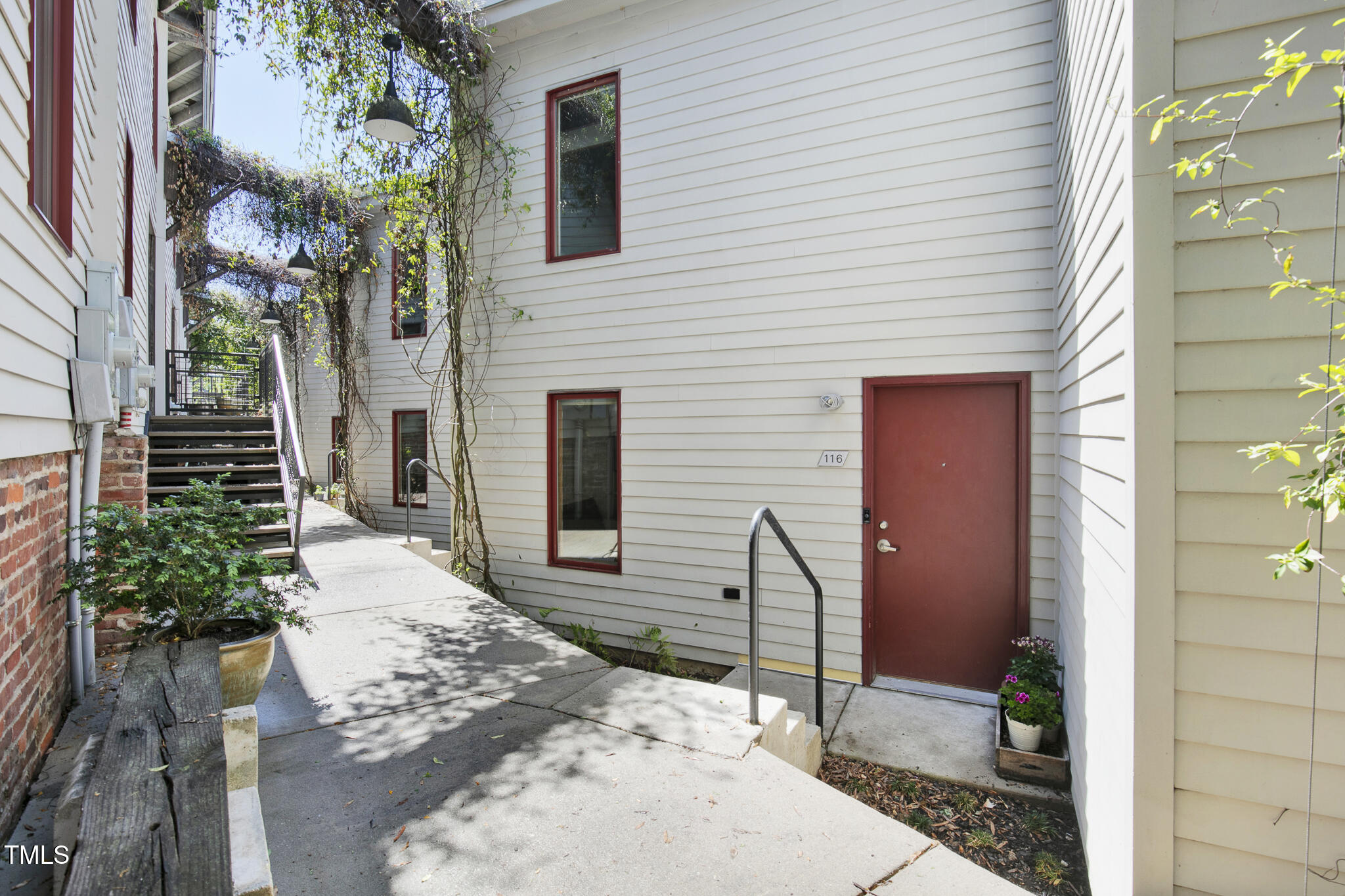 701 W Trinity Avenue # 116