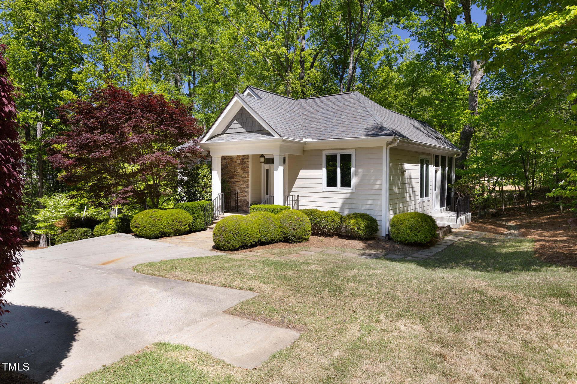 3513 Forest Oaks Drive