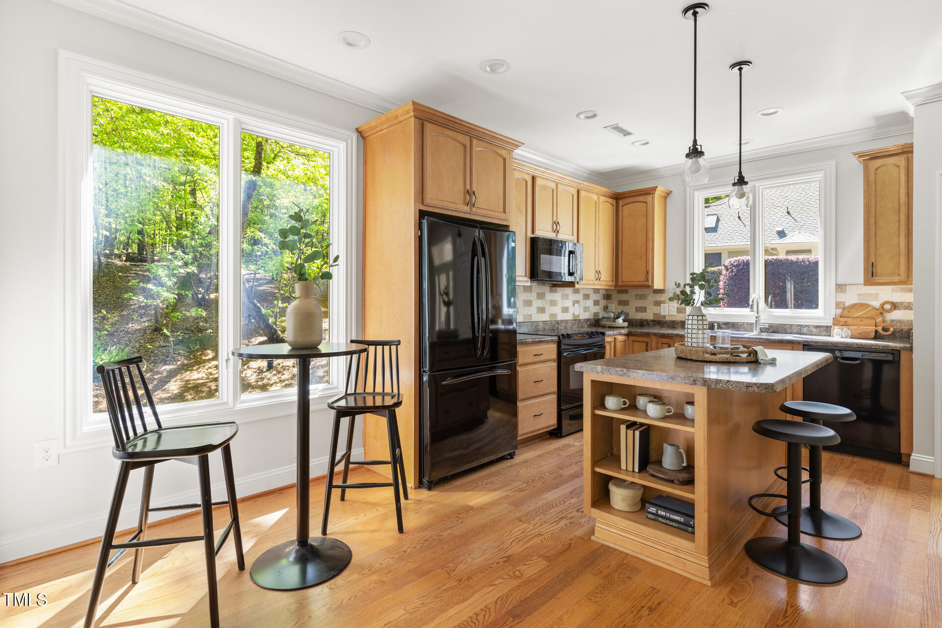 3513 Forest Oaks Drive