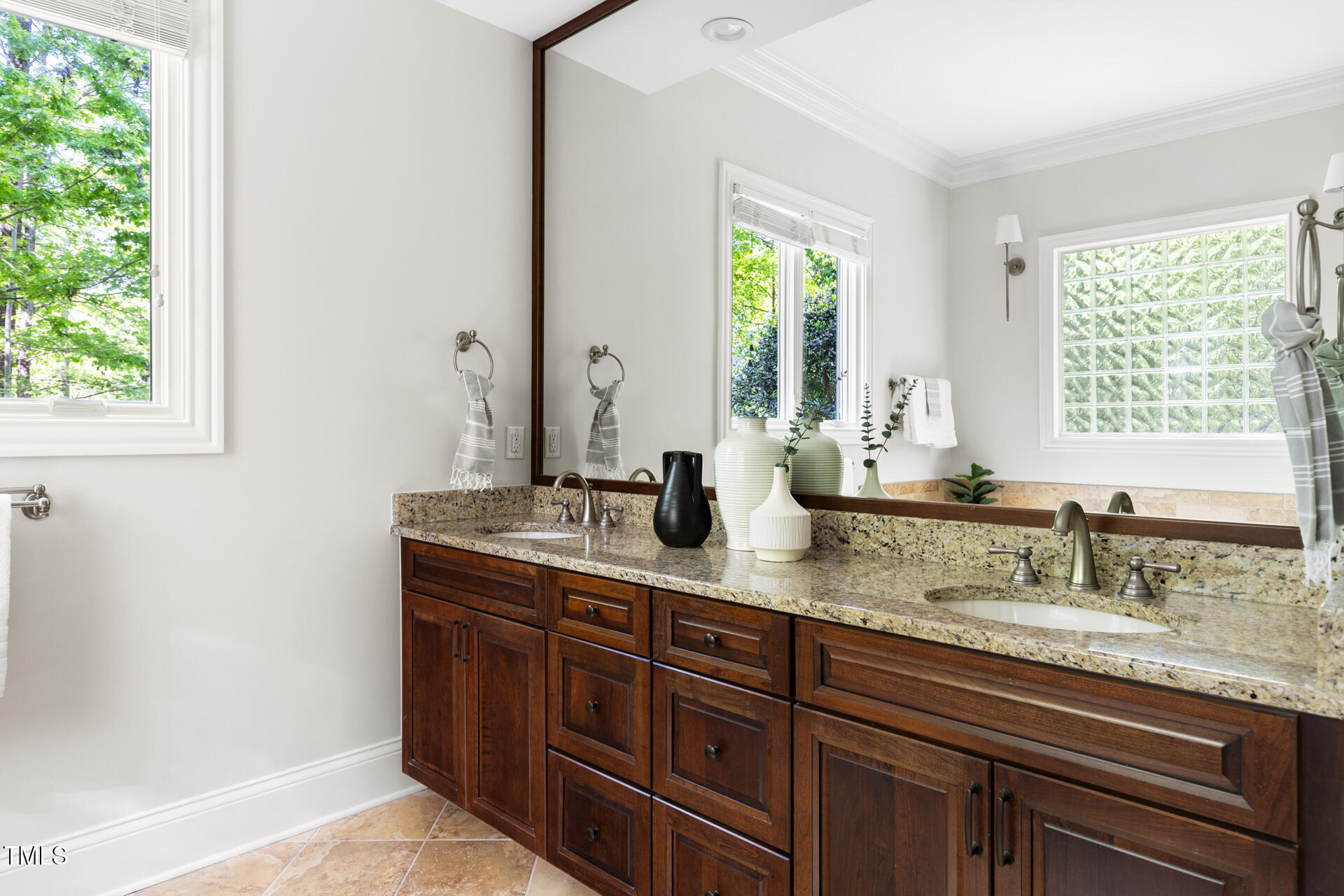 3513 Forest Oaks Drive