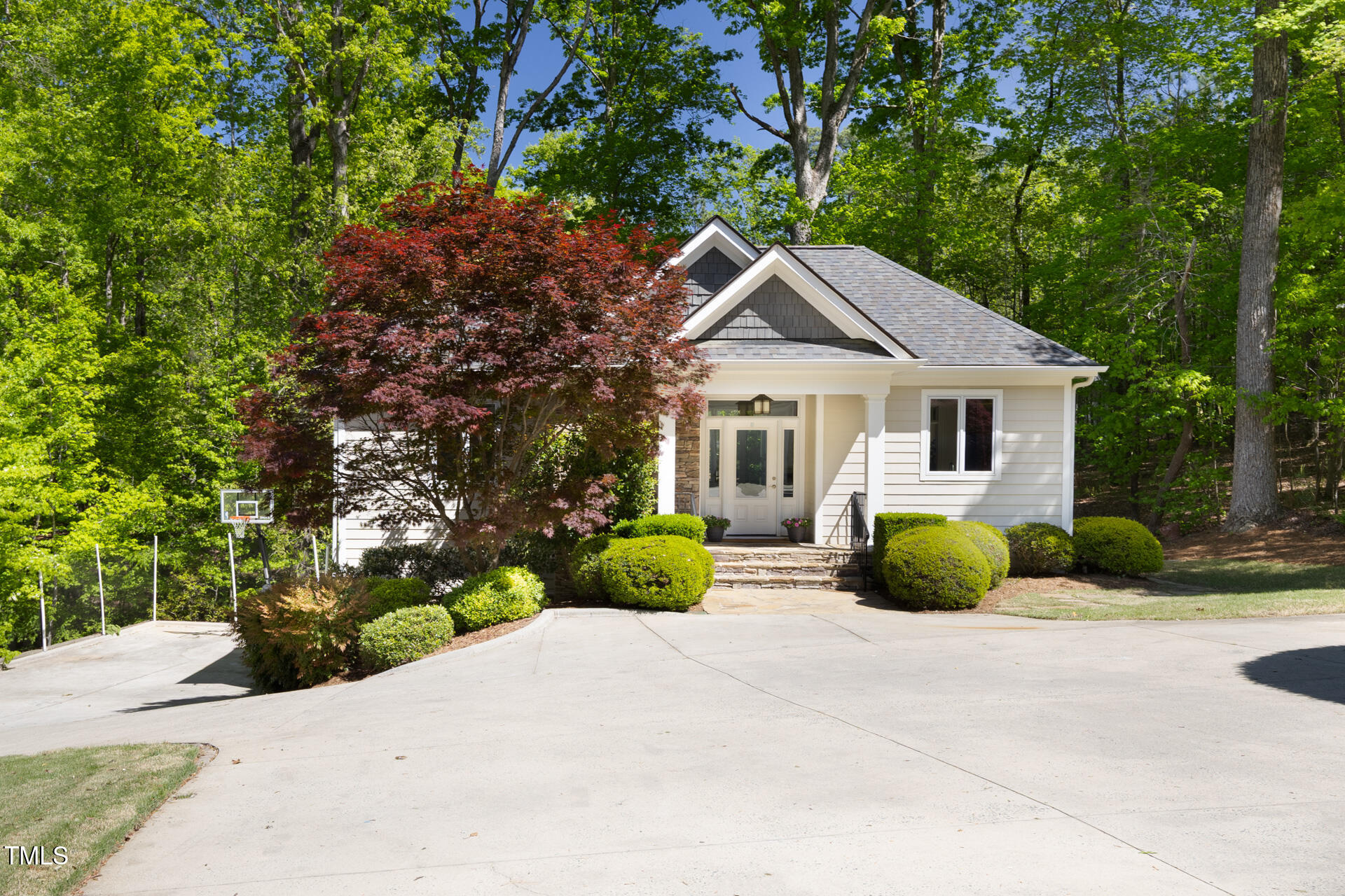 3513 Forest Oaks Drive