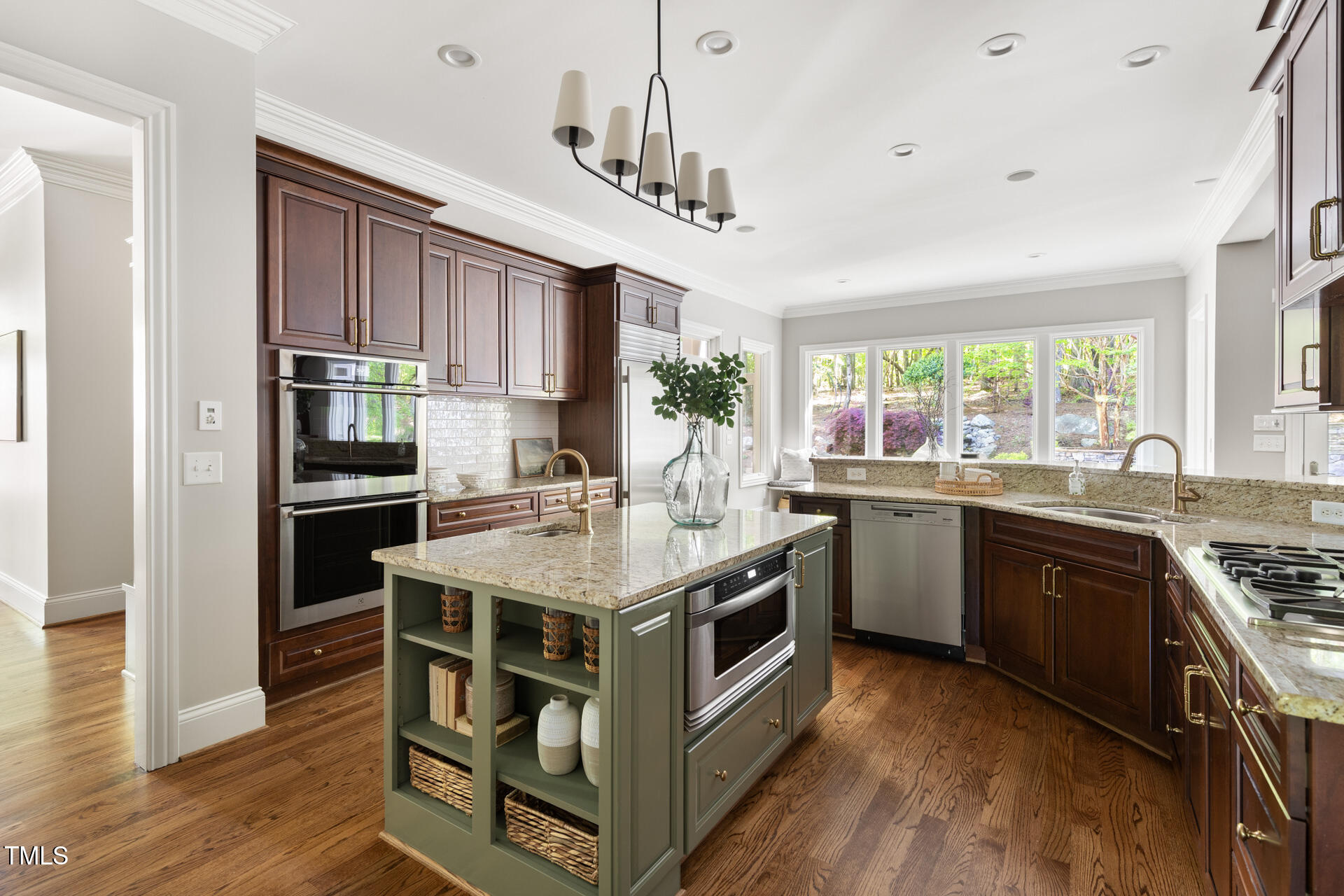 3513 Forest Oaks Drive