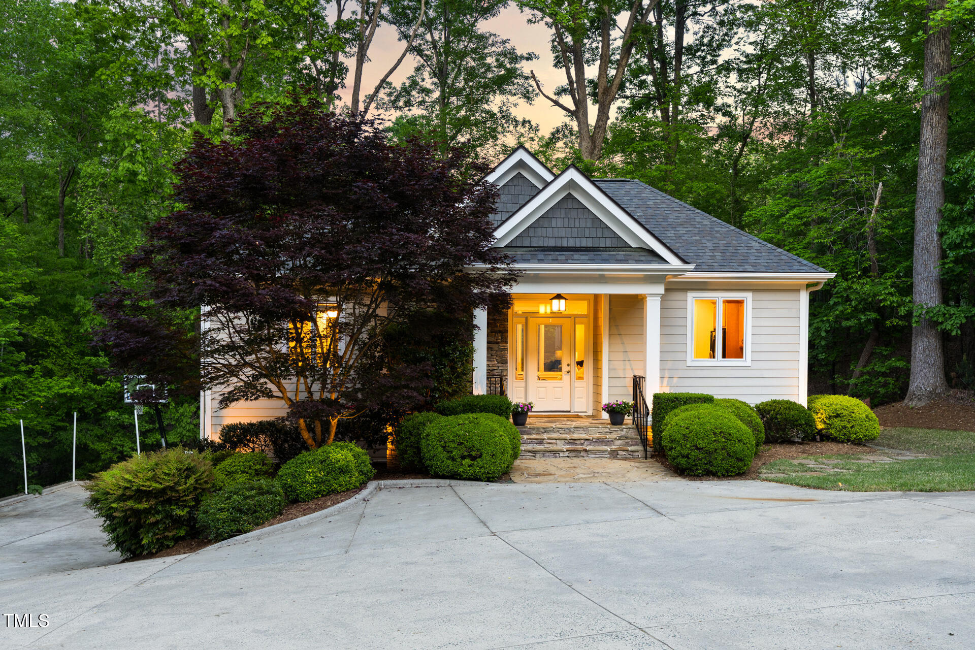 3513 Forest Oaks Drive
