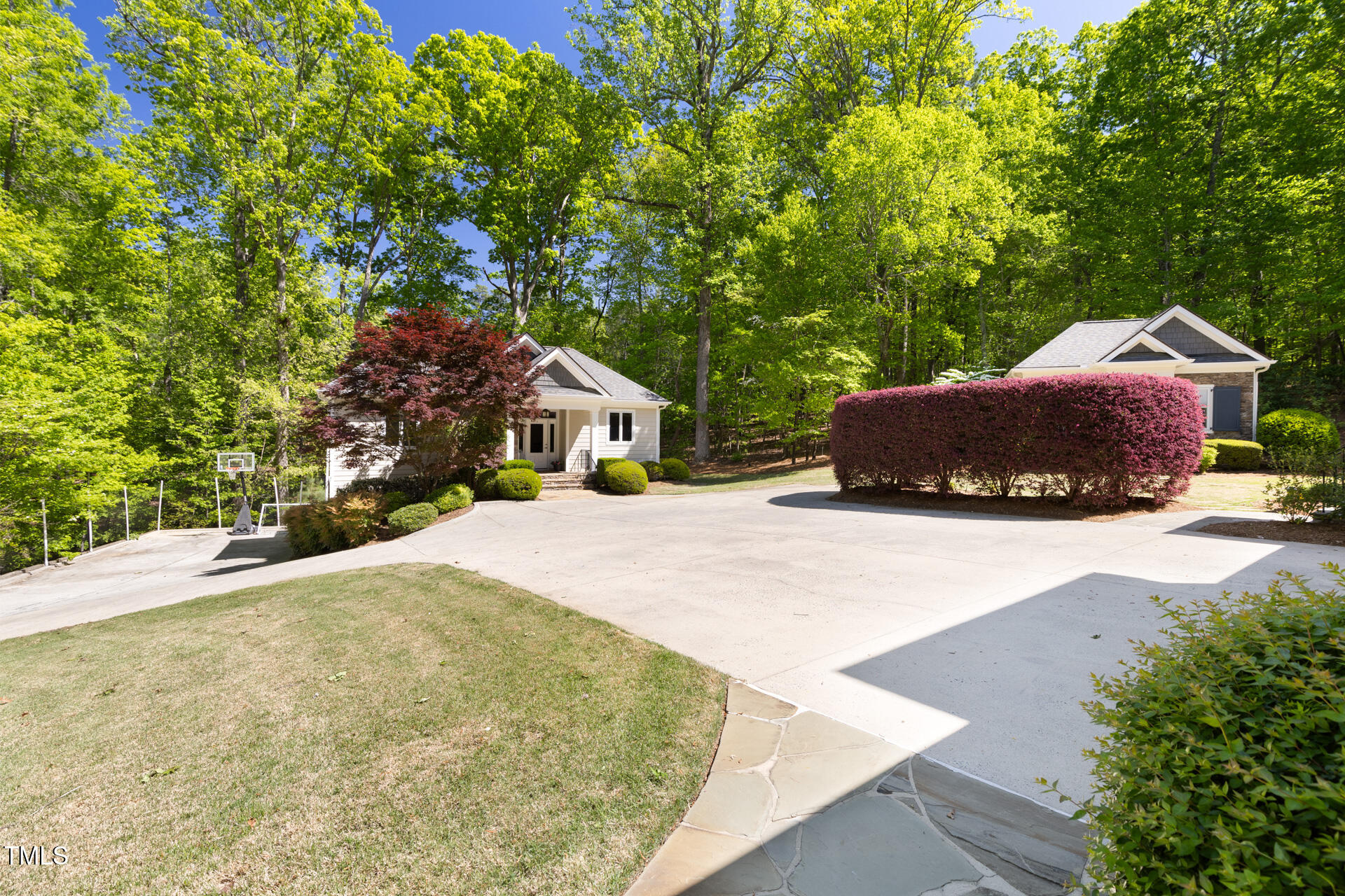 3513 Forest Oaks Drive