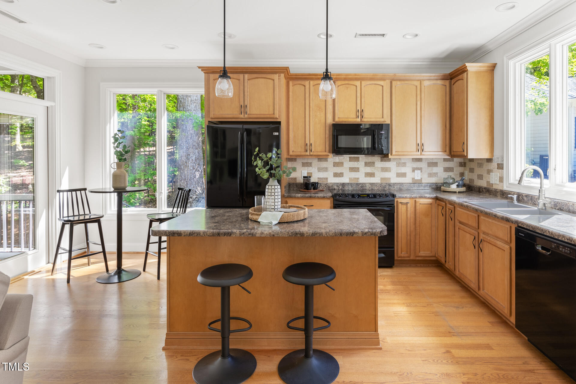 3513 Forest Oaks Drive