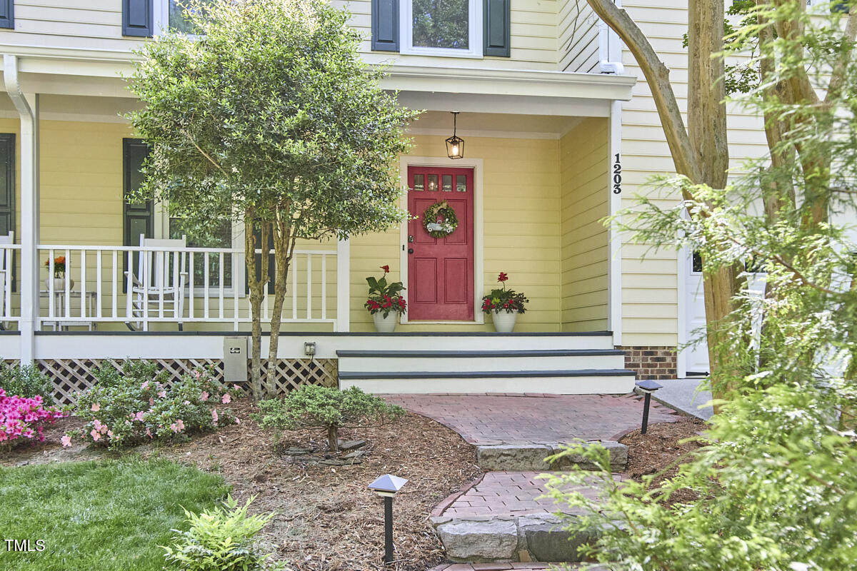 1203 Queensbury Circle