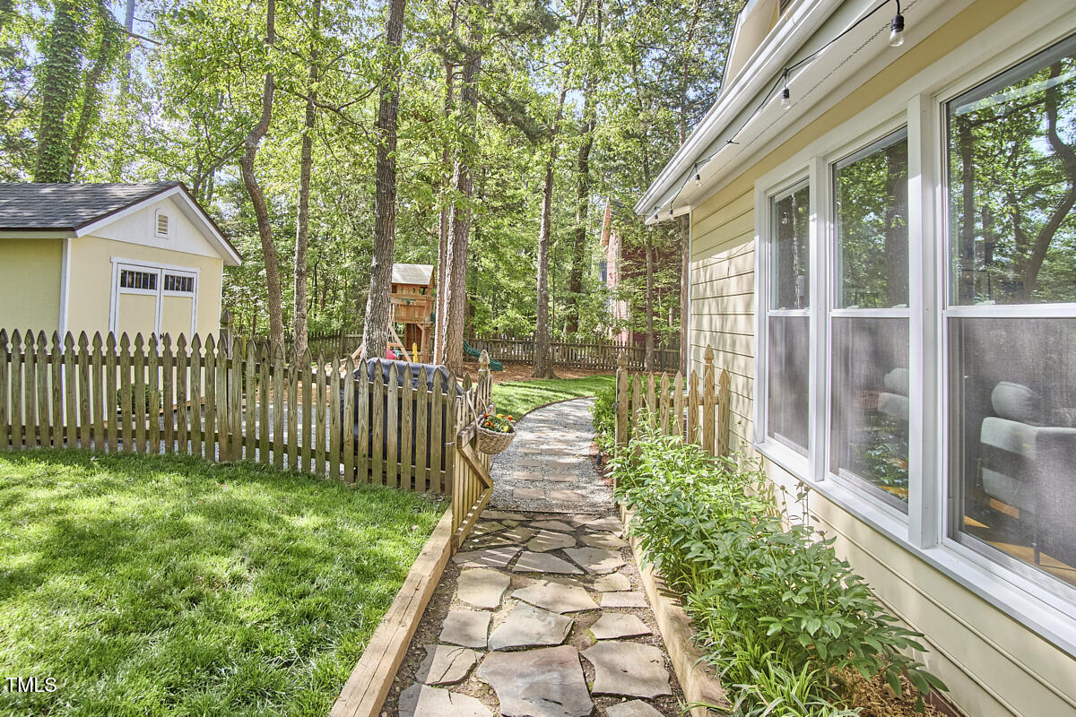 1203 Queensbury Circle