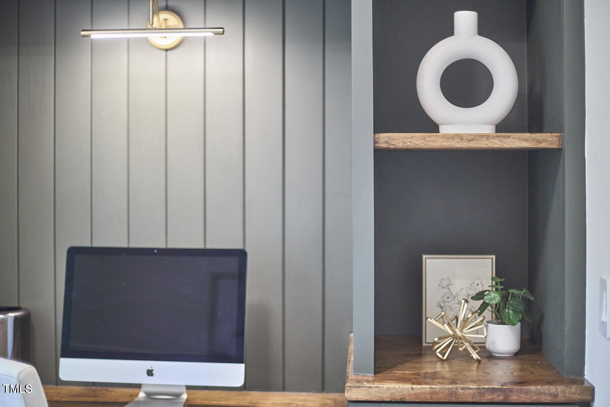 1203 Queensbury Circle