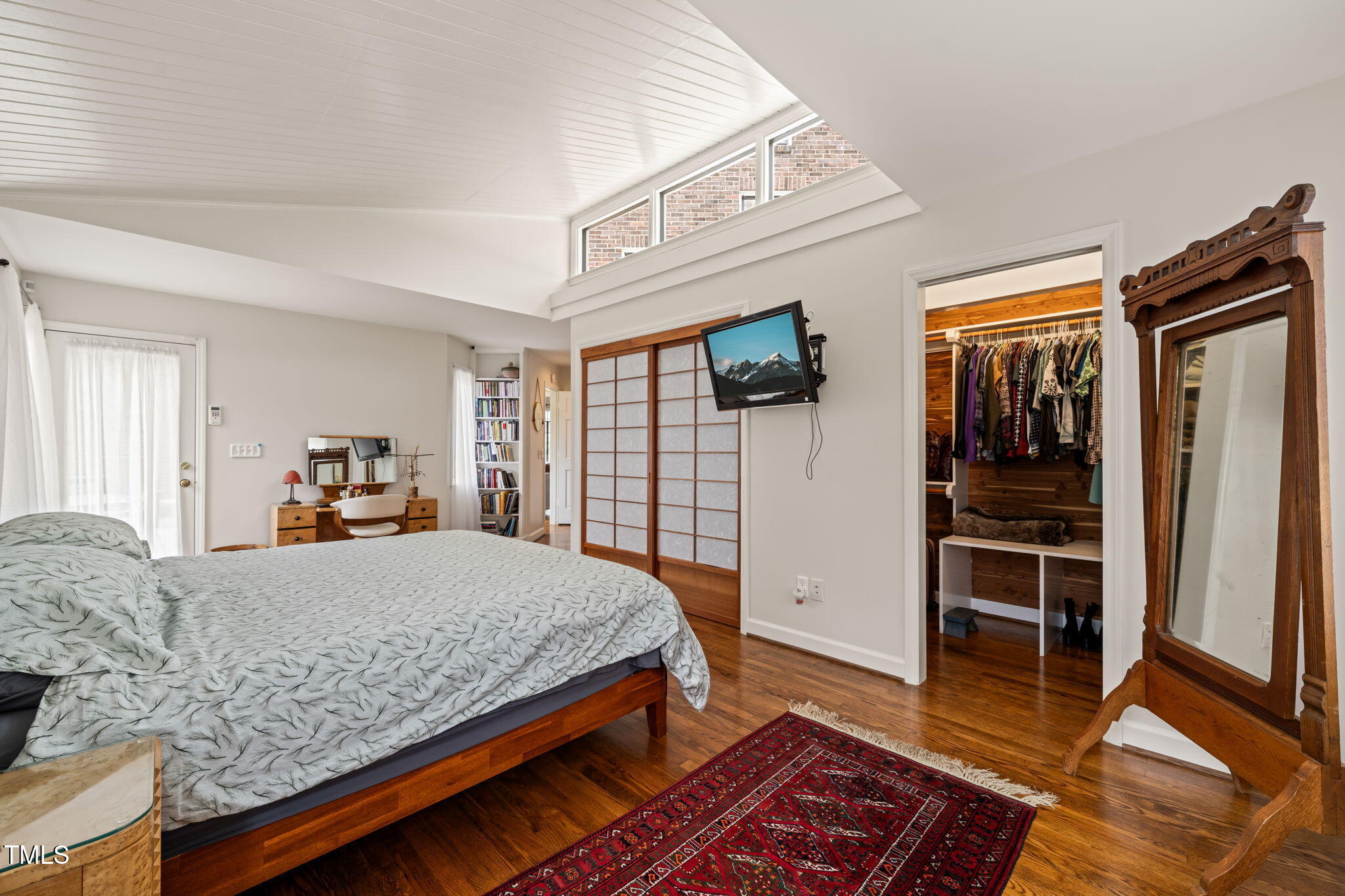 1024 W Markham Avenue