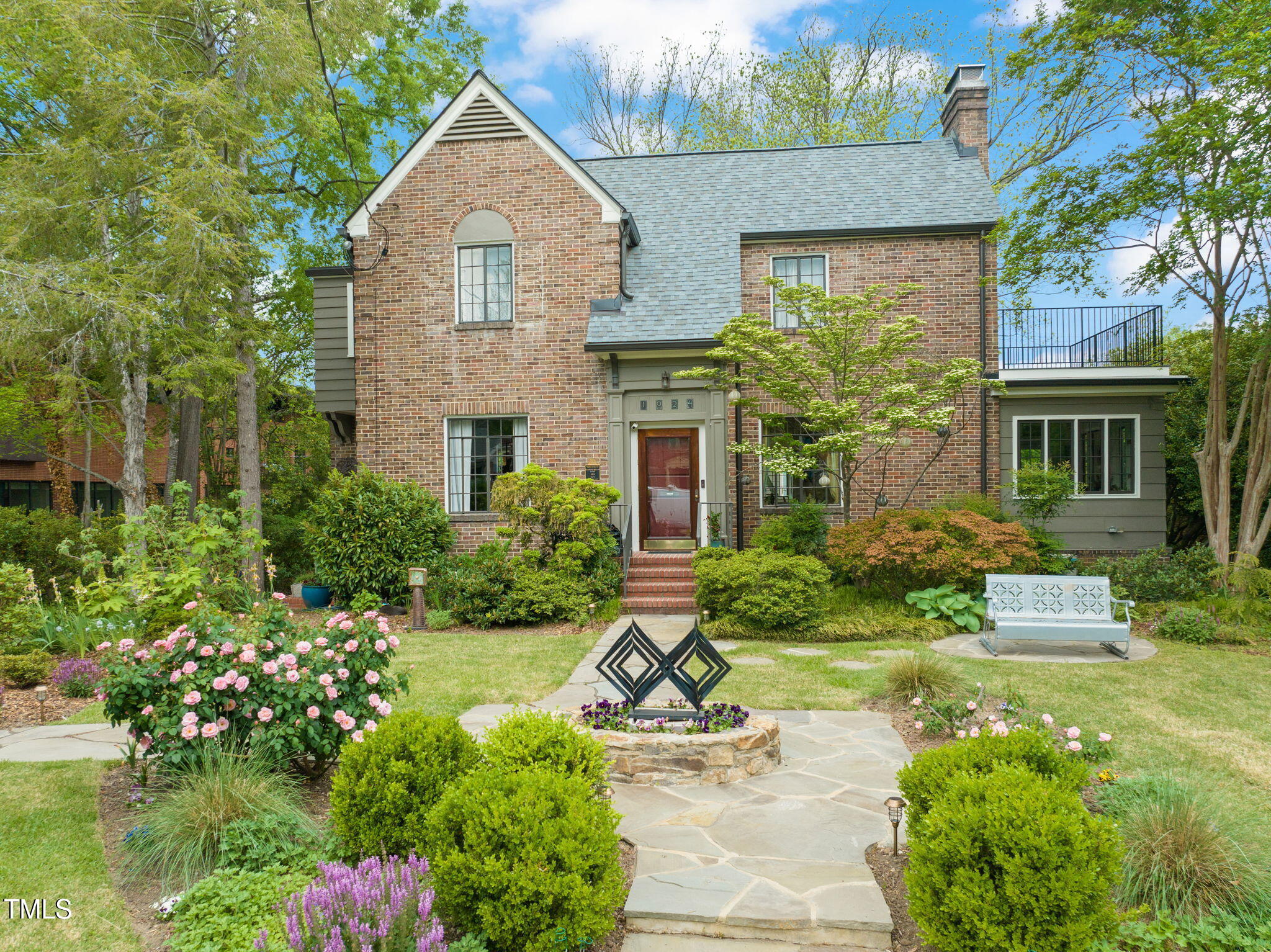 1024 W Markham Avenue