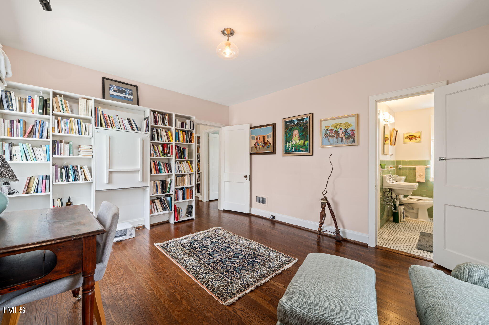 1024 W Markham Avenue