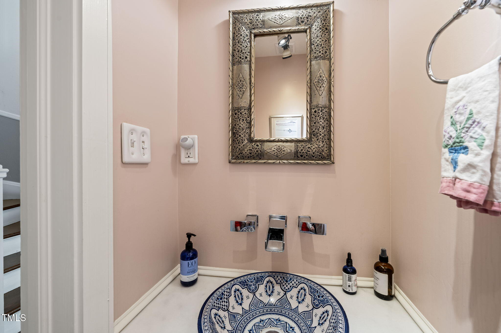 1024 W Markham Avenue