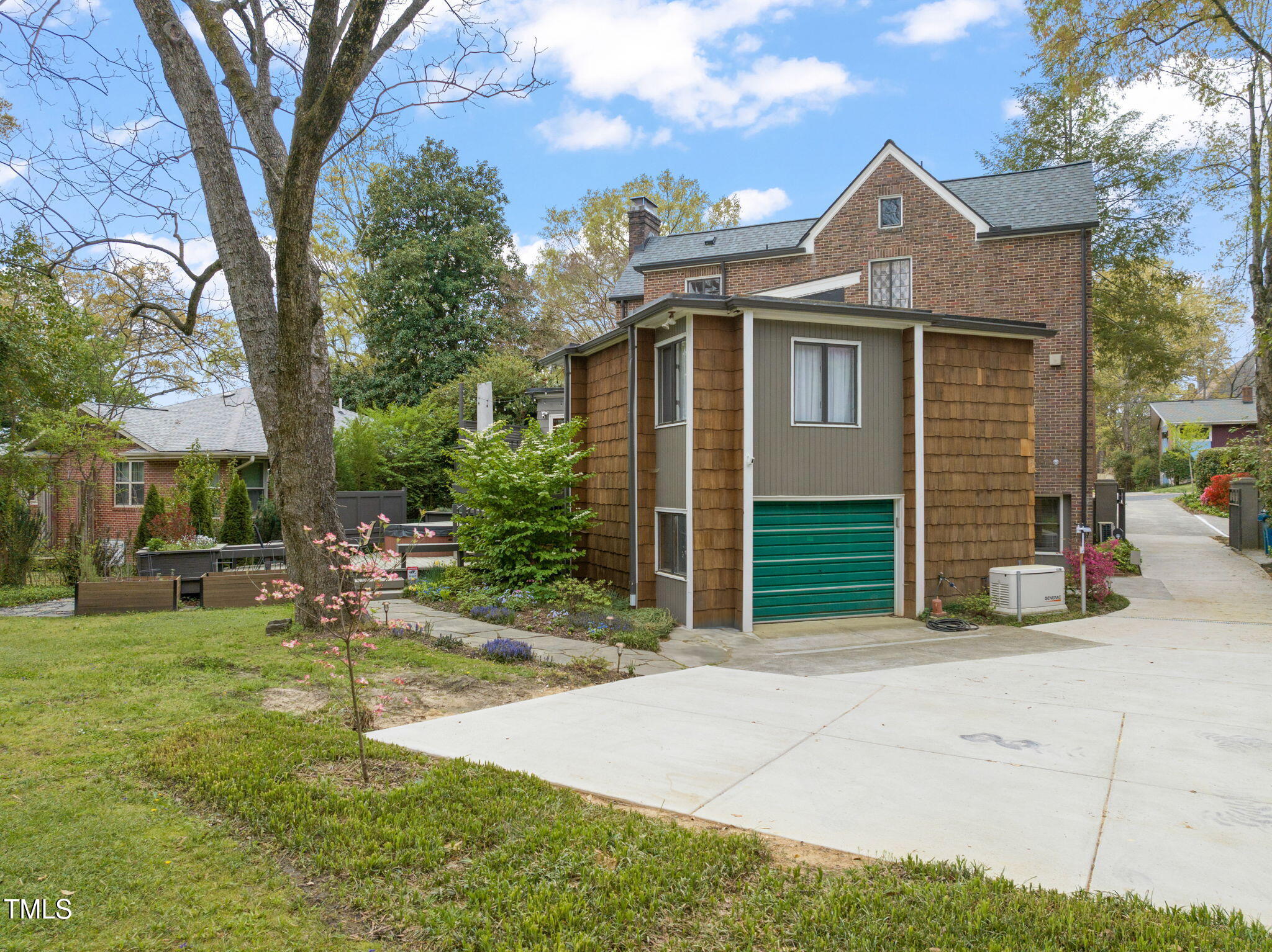 1024 W Markham Avenue