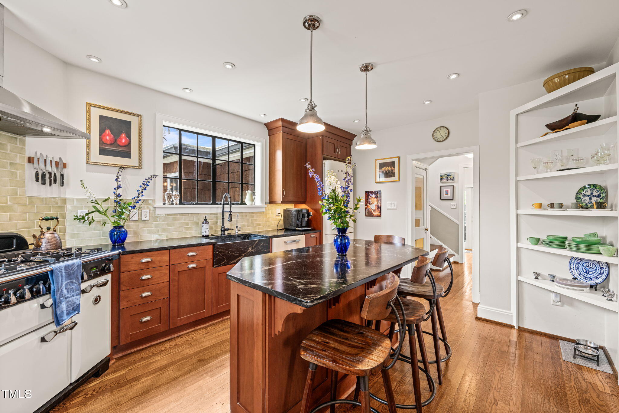 1024 W Markham Avenue