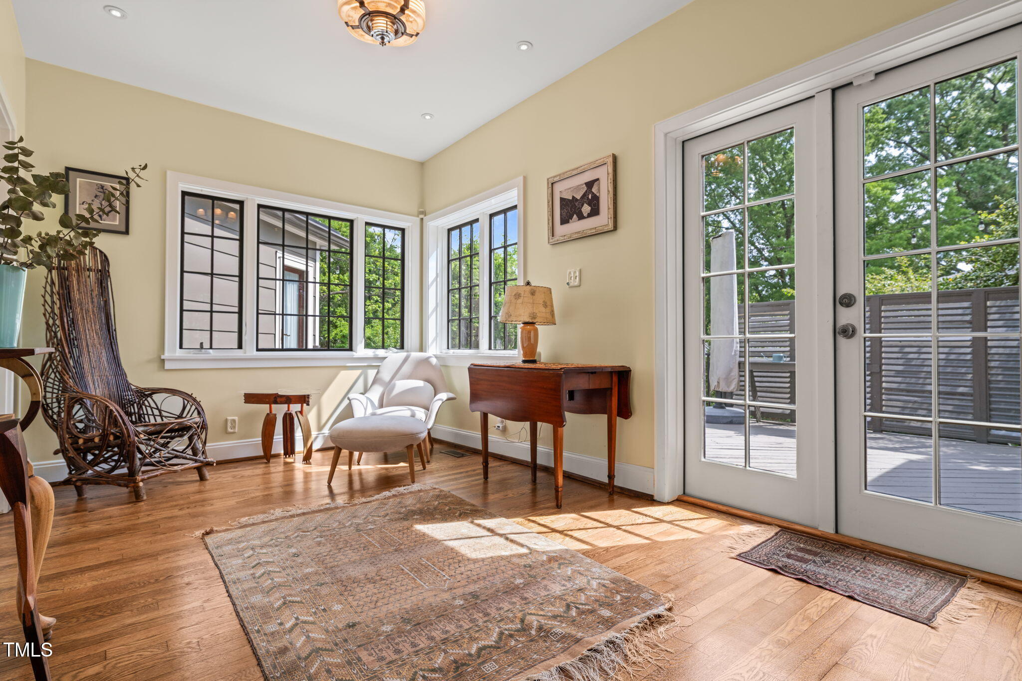 1024 W Markham Avenue